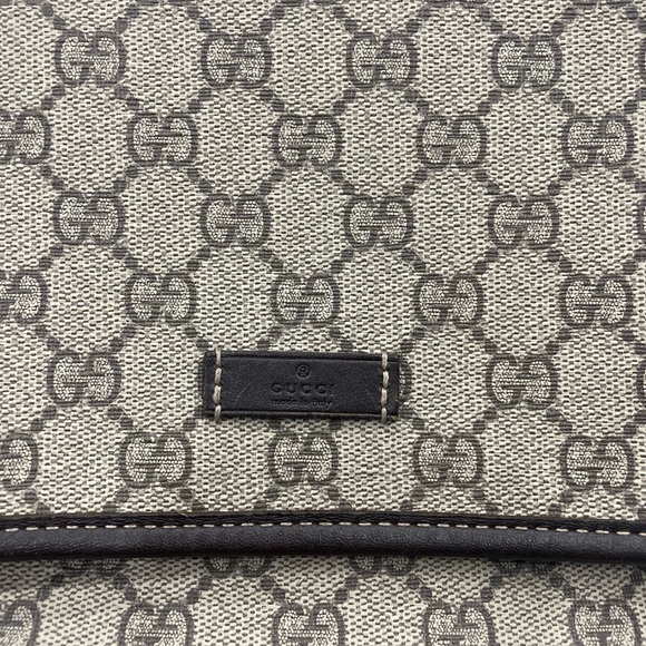 GUCCI BROWN GG SUPREME MESSENGER BAG - Picture 3 of 10